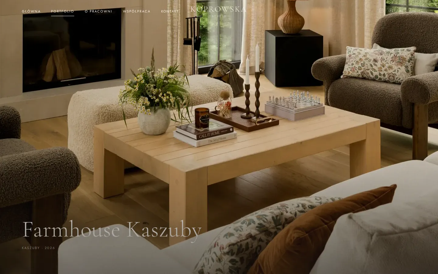 Farmhouse Kaszuby case page with a stone fireplace living room